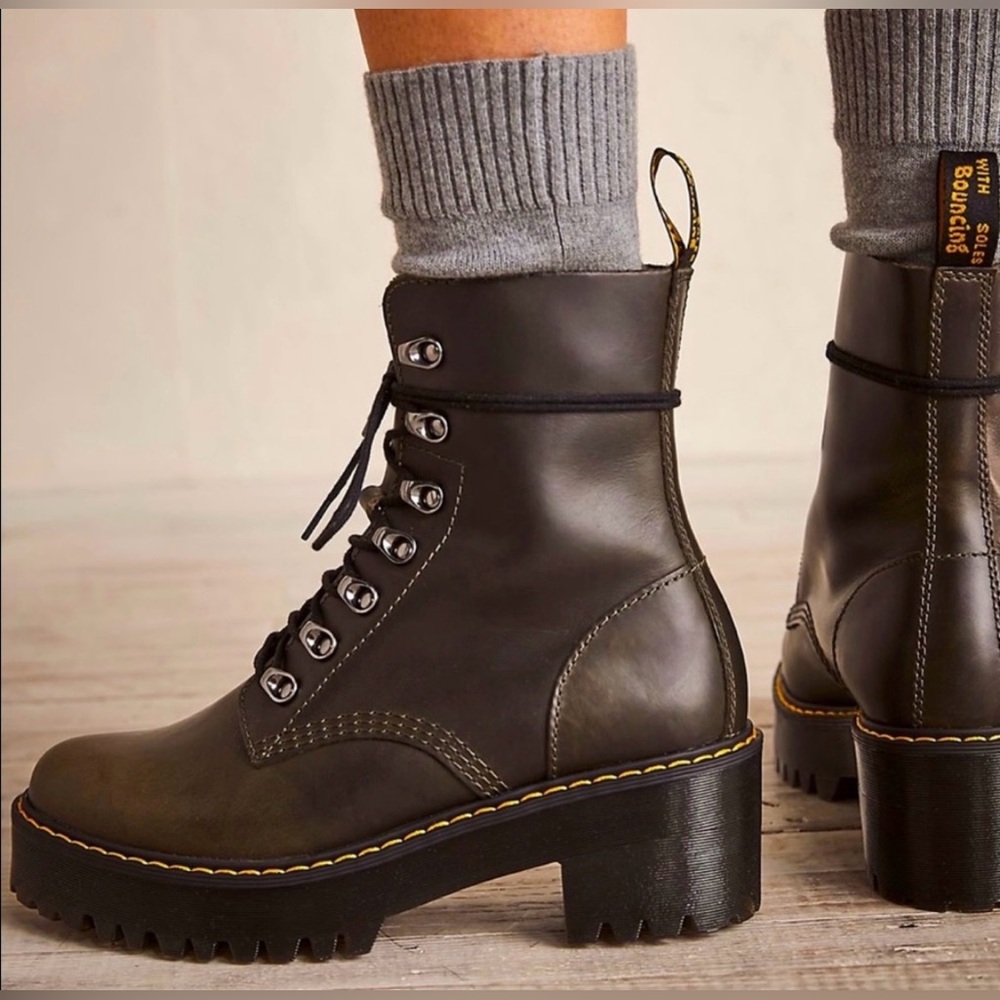 Dr. Martens Leona Platform Ankle Boots, Size 9, Dark Taupe - Picture 2 of 8